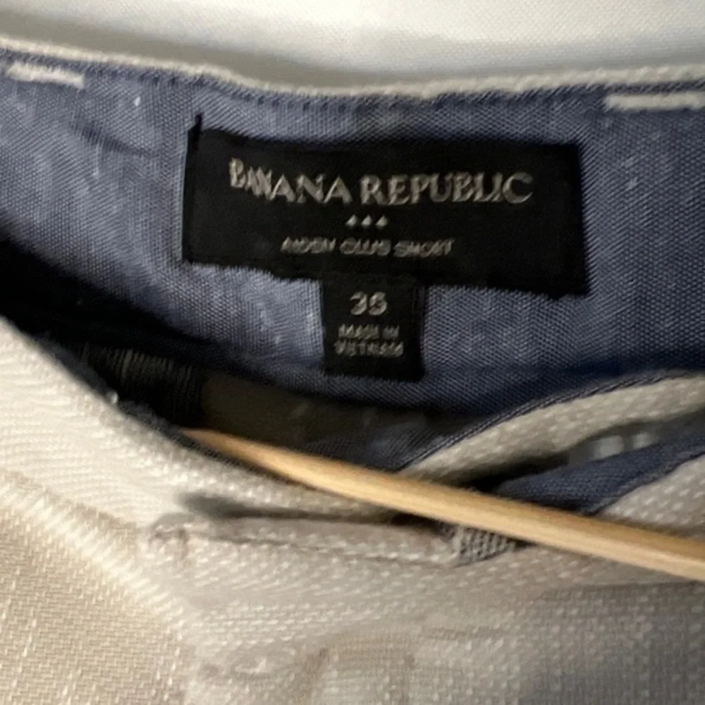 Banana Republic Men’s Shorts Chino Size 35 Beige Aiden Club.